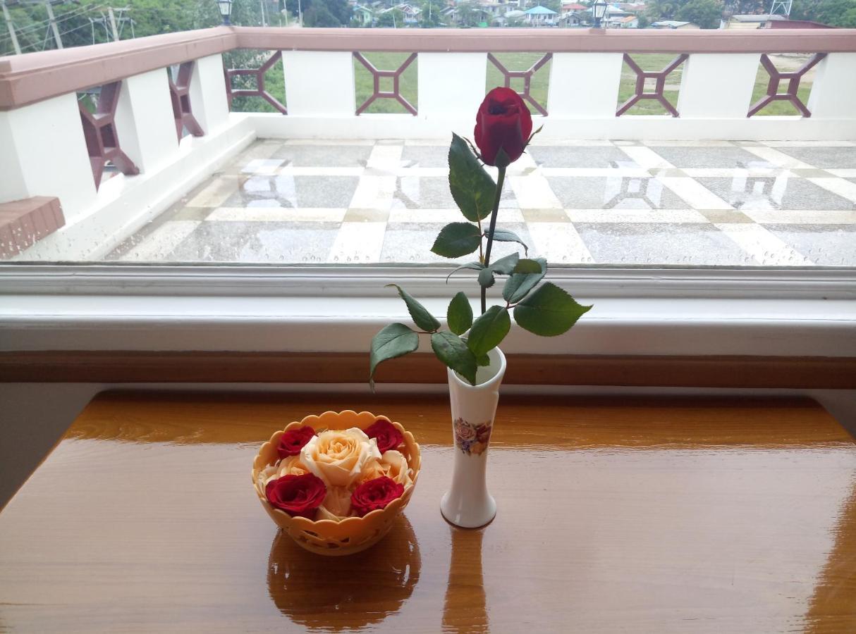 Five One Star Hotel Nyaung Shwe Exterior foto